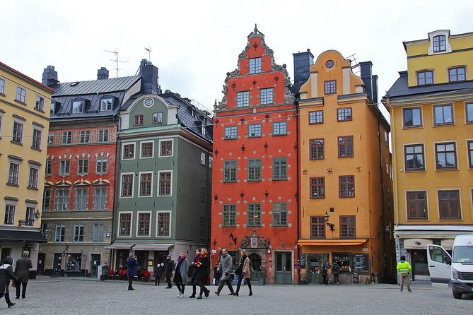 Private 4h VIP city tour by limousine car and guide in Stockholm - VIP limo pickup in Stockholm: timing that actually works