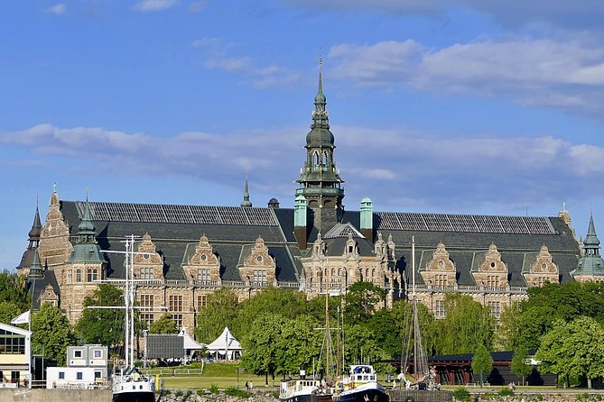 Private 4h VIP city tour by limousine car and guide in Stockholm - Lutheran cathedral details and Royal Palace spectacle around noon