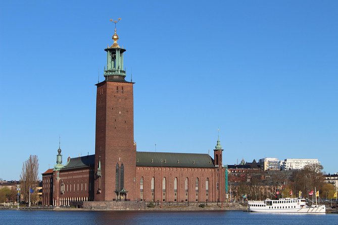 Private 4h VIP city tour by limousine car and guide in Stockholm - Stockholm City Hall: Golden Hall mosaics and Nobel Banquet energy