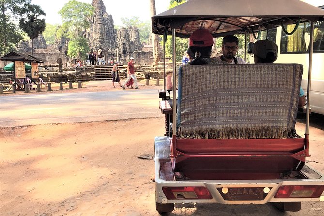Private Angkor Sunrise Bayon Ta Prohm Bonteay Srie Vip Tour - Bayon face towers and the war-scene galleries you shouldn’t miss