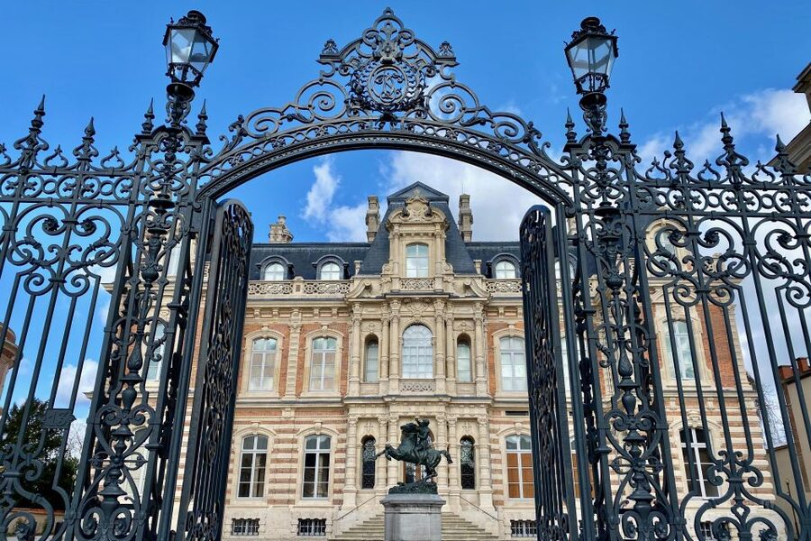 Private Champagne Ruinart, Moet Chandon VIP Tour by Mercedes - Lunch time in Épernay, plus what to do with your 1.5 hours