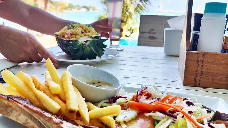 PRIVATE ISLAND TOUR VIP AROUND KOH SAMUI FULL DAY EXCURSION - Guan Yu Shrine: Chinese heritage in bronze and everyday street life
