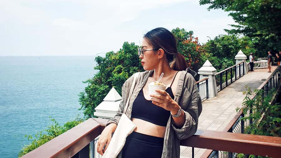 PRIVATE ISLAND TOUR VIP AROUND KOH SAMUI FULL DAY EXCURSION - Luang Pordaeng and Wat Khunaram: the mummified monk stop