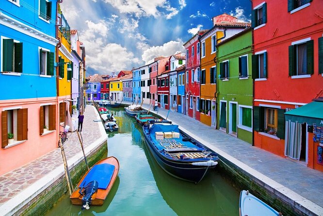 Private Murano and Burano VIP Venice Boat Tour - Murano glass blowing: what you’ll see at the workshop (and what to watch for)