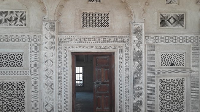 Private tour and sightseeing in Bahrain - VIP tour - Bab el-Bahrain Souk: Guided Spice and Gold Walking