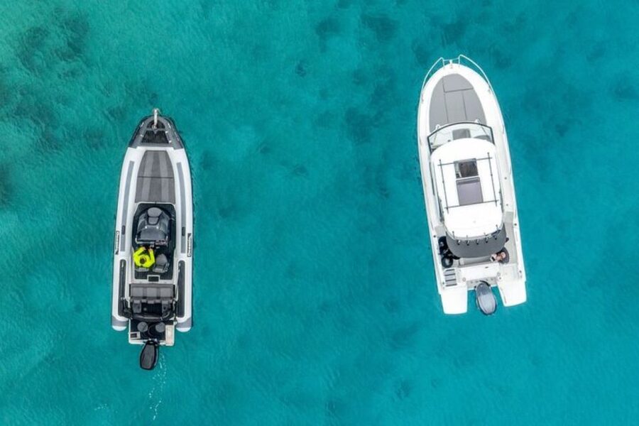 Private VIP boat tour in cyclades - Antiparos Stroll and Lunch by Your Choice