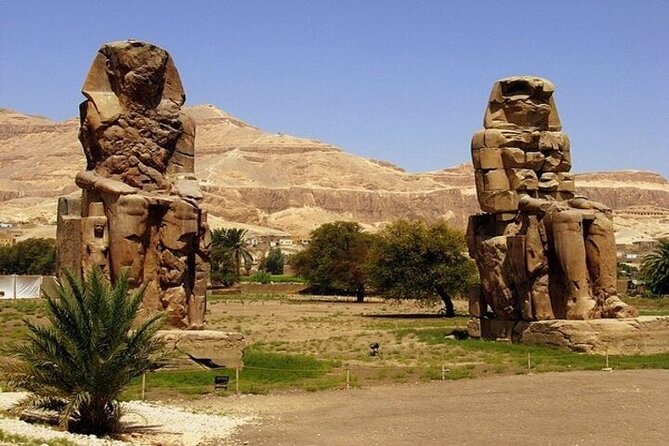 Private VIP Day trip: 5 temples, lunch,felucca and sound and light - Colossi of Memnon and lunch: get fed, then look outward
