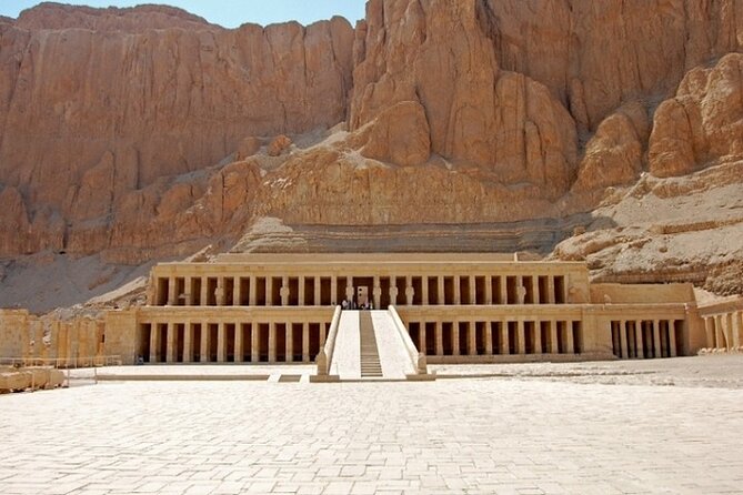 Private VIP Day trip: 5 temples, lunch,felucca and sound and light - Deir el-Bahari and Hatshepsut: power, peace, and symmetry