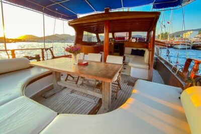 Private VIP Gulet Boat Tour With Lunch in Bodrum For 6 Hour - Stop 1: Karaada (Black Island) and the quiet-bay advantage