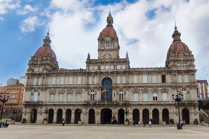 Private VIP Tour EN Tuk tuk A Coruña - Guide style and audio guide: how to get more from each stop