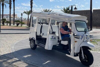 Private VIP Tour in Tuk Tuk Cadiz - The seaside walk stretch: Alameda Apodaca and bay views
