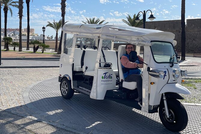 Private VIP Tour in Tuk Tuk Cadiz - The seaside walk stretch: Alameda Apodaca and bay views
