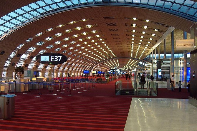 Private VIP transfer with a Ford Explorer from CDG Airport to Paris or return - Meeting Your Chauffeur at CDG: Name Board, Clear Location, and Backup Contact