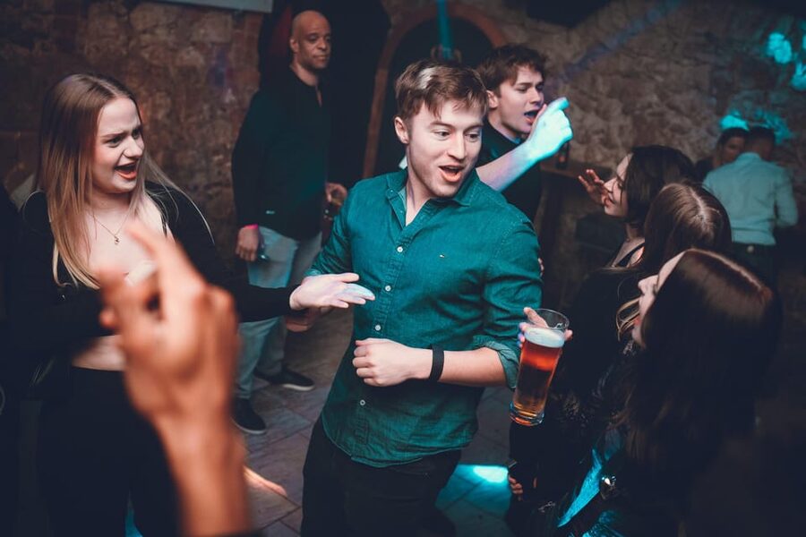 Pub Crawl - 1-hour Open Bar then Vip to 5 Clubs - Krakow - VIP Entry and Welcome Shots: The Real Point of “Five Stops”
