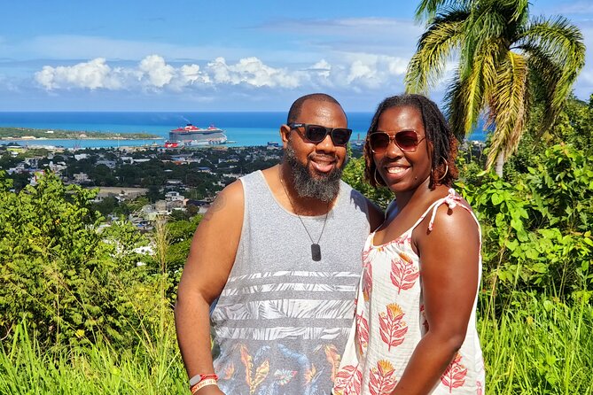 Puerto Plata VIP: The Exclusive E&J City Tour - Museo del Ámbar Dominicano: Victorian-style building, fossil-level attention