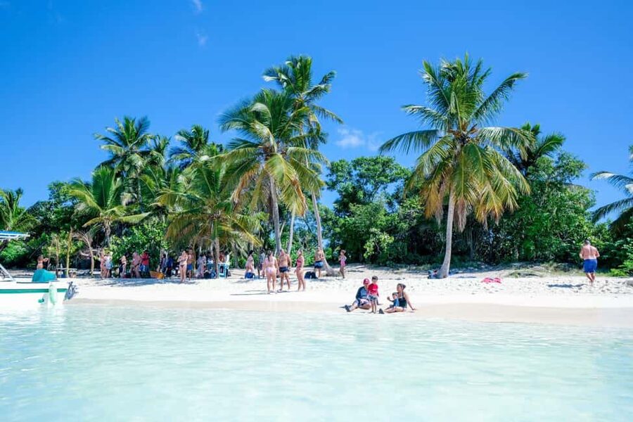 Punta Cana: Saona Island VIP 4 first-class beach and sunset - Getting to Saona from Punta Cana: pickup, timing, and the meeting point reality