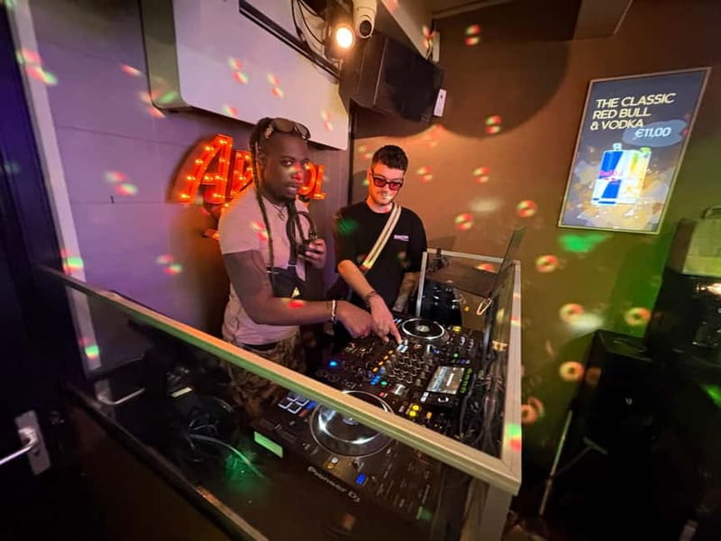 Rockstar for an hour: VIP DJ workshop in a real club - Headphones-on time at the deck: your performance moment