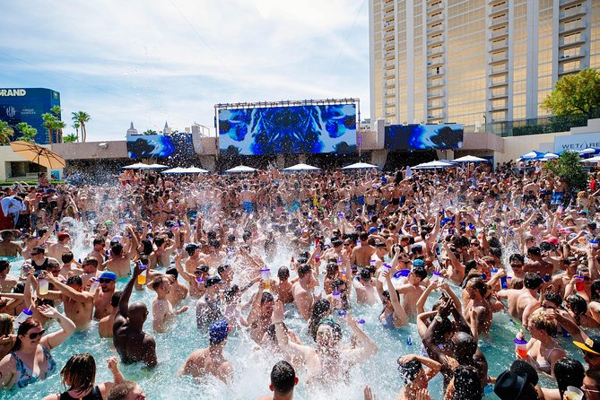 Rockstar Pool Party Crawl w/ VIP Entry & Party Bus Ride - Who this crawl is best for
