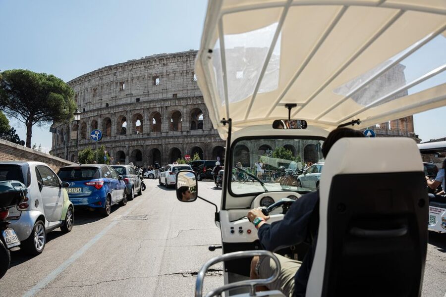 Rome: 2-Hour Vip Tuk-tuk tour with Hotel Pickup and Prosecco - Colosseum, Baths of Caracalla, and the Pyramid of Cestius