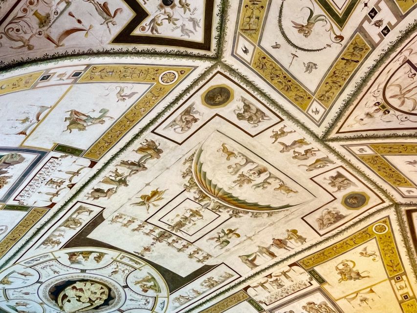 Rome: Castel Sant'Angelo and Hadrian's Tomb Guided VIP Tour - Inside the Castle: Adrian’s Tomb and the Papal Storyline