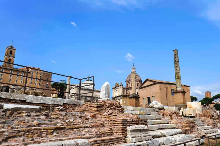 Rome: Colosseum Arena, Roman Forum & Palatine Hill VIP Tour - Meeting point and how to find the start