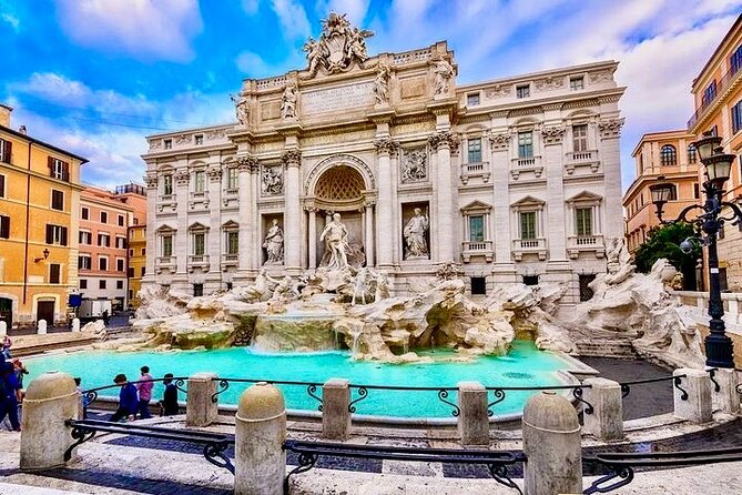 Rome VIP Chauffeured Sightseeing Tour Hotel Pick up and Drop Off - Colosseum: Quick Photo Time with Big Night Atmosphere