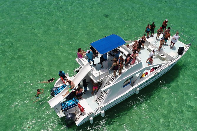 Sabina del Mar Party Boat VIP - Key things that make this party boat worth your time