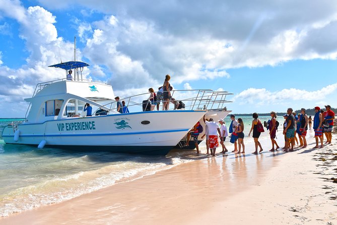 Sabina del Mar Party Boat VIP - Price and value: $95 that’s more than a boat ride