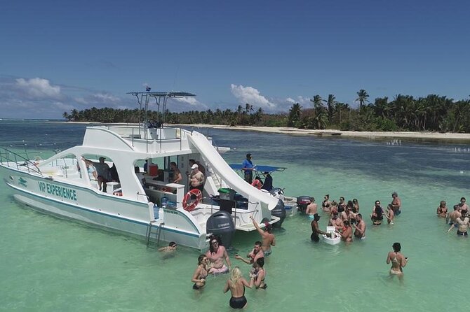 Sabina del Mar Party Boat VIP - Natural ocean pool + floating bar: the calm contrast you’ll feel fast