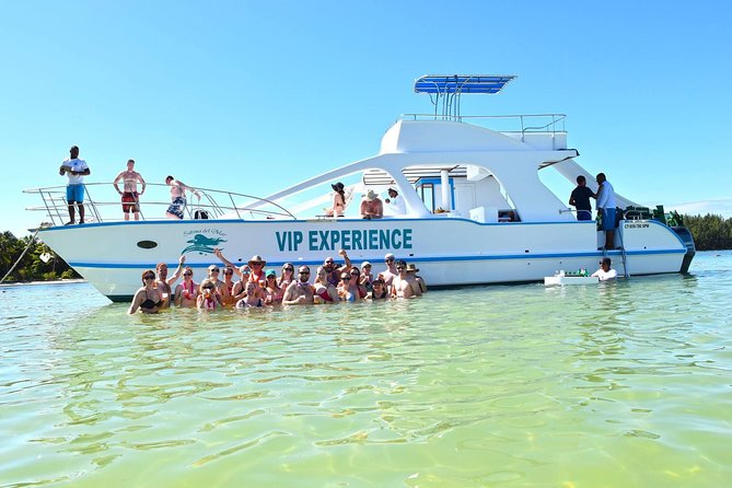 Sabina del Mar Party Boat VIP - Getting to the boat: pickup, the meeting point, and how to avoid confusion