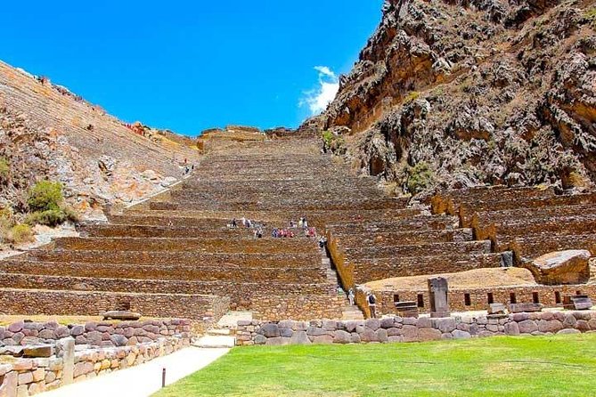 Sacred Valley VIP Tour with Maras and Moray from Cusco - Urubamba Lunch Break: A Real Meal in the Sacred Valley