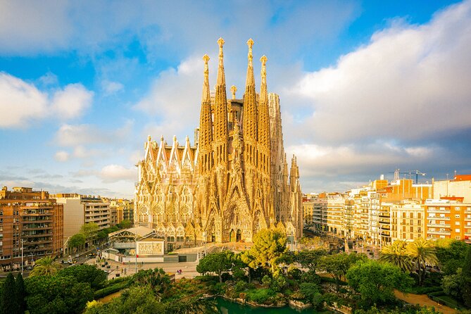 Sagrada Familia VIP Tour Skip the Line with Small Group - Crypt and Gaudí’s Resting Place: Where the Story Turns Personal