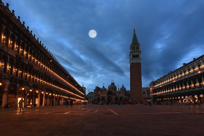 Saint Mark's VIP Night Tour: Exclusive Access Small Group Tour - Stop 1: quiet Piazza San Marco before the Basilica lights up