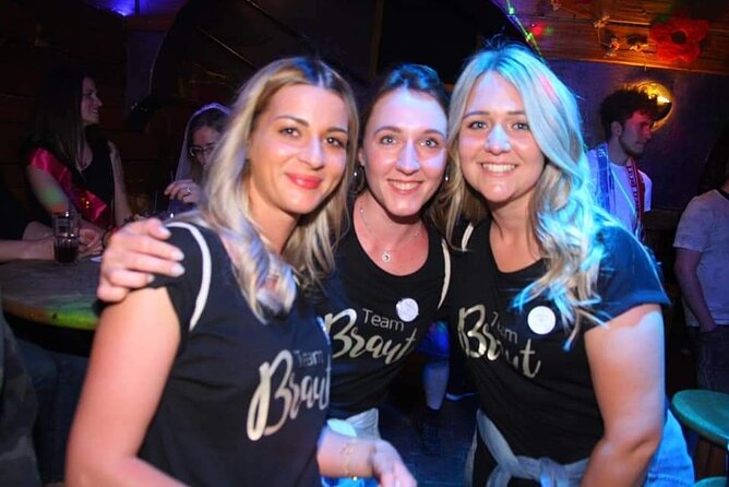Salzburg Pubcrawl with free Shots & VIP Club Entry - English on paper, English in practice
