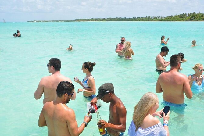 Saona Island VIP Experience – Private Boat for Up to 20 People - Catamarans and Speed Boats: Comfort vs. Crowd Control