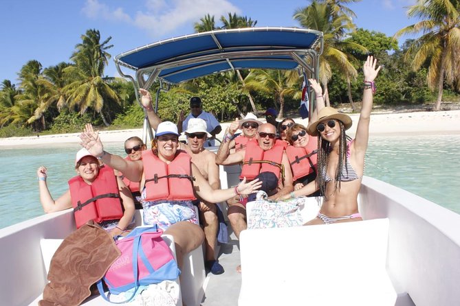 Saona Vip speedboat - Mano Juan fishing village: a calm cultural pause