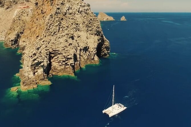 Saranda Catamaran VIP to Krorez and Kakome Beach with Lunch - Your Morning on Limion Port: Timing, Group Size, and Getting Settled
