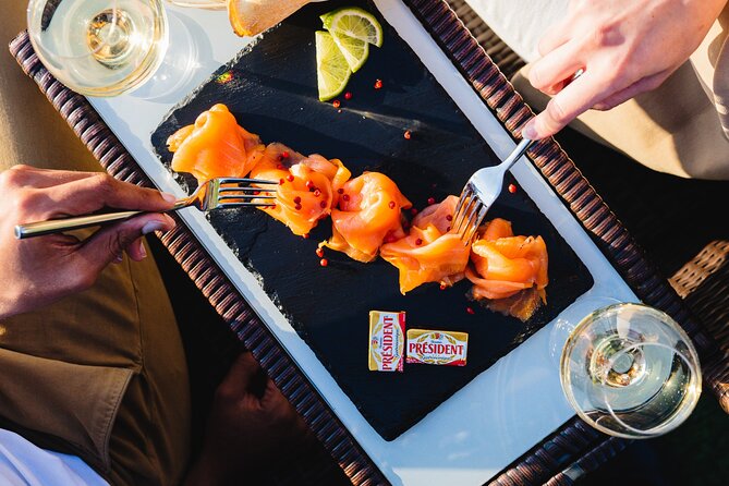 Seine River Dinner Cruise with Live Singer by VIP Yacht de Paris - Dinner and drinks: how to choose your option like a smart Parisian