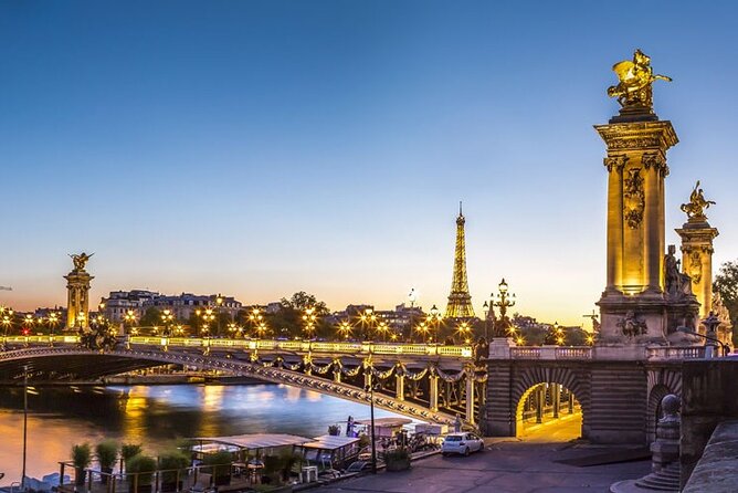 Seine River Dinner Cruise with Live Singer by VIP Yacht de Paris - Weather and river rules: how rain can change the cruise route