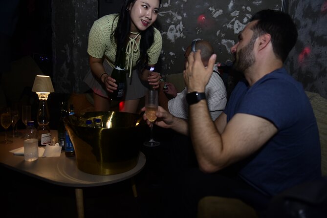 Seoul: Apgujeong Premium Pub Crawl with VIP Bottle Service - VIP Bottle Service and the Unlimited-Drinks Strategy