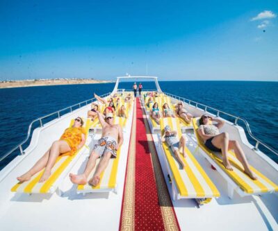 Sharm el-Sheikh: Ras Mohammed Elite VIP Cruise and BBQ Lunch - The boat experience: loungers up top, shade below, and staff who notice you