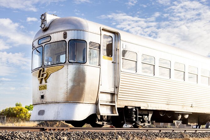 Silver-Tails Rail Sunset With Smithy's Dinner and Show - Price, Timing, and Group Size: Is €100.28 good value?