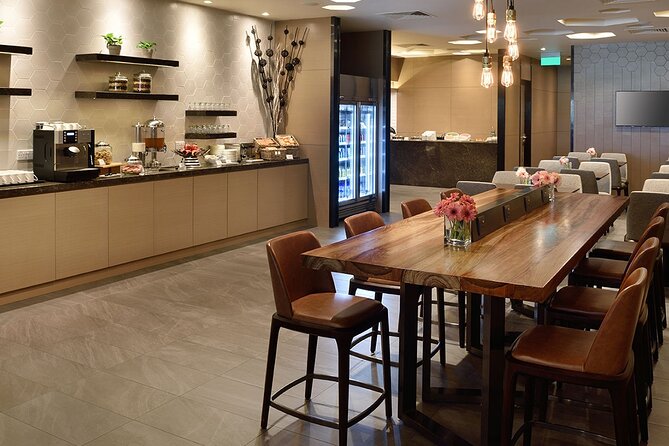 Singapore Changi Airport (SIN) T1/T2/T3/T4 VIP Lounge Access - Unlimited buffet: what to do when the food feels basic