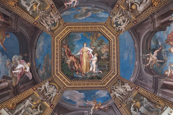 Skip the Line Vatican Museums & Sistine Chapel VIP Escorted Entrance - Sistine Chapel: What to Look For Once the Crowd Crush Hits
