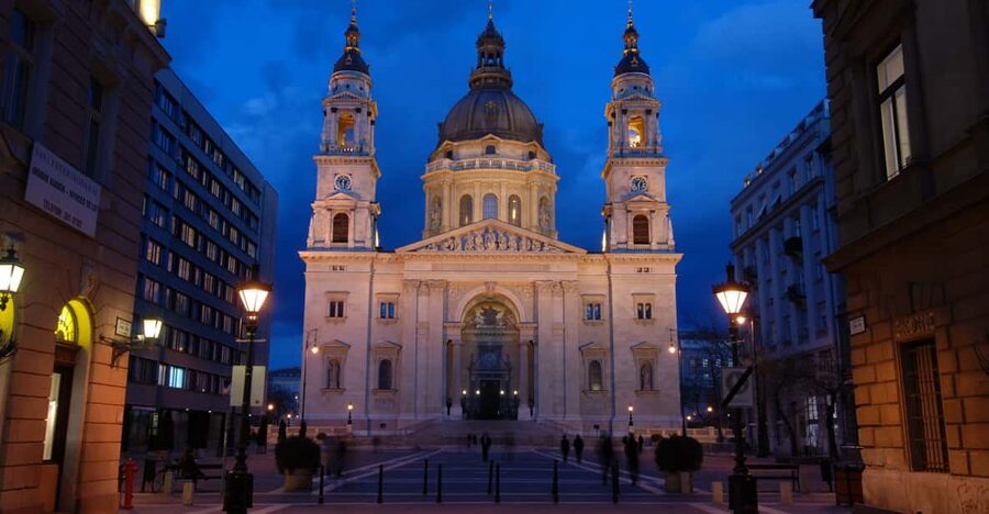 St. Stephen's Basilica: VIP Concert & After Hours Dome Visit - The guided tour: architectural legends, church details, and the Holy Right Hand (Szent Jobb)