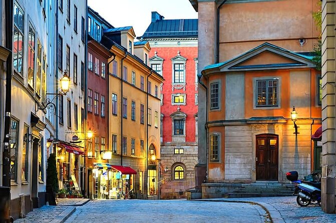 Stockholm City Tour + VAASA Museum VIP car (private service) - The Guide and Driver Dynamic (And Why It Matters)