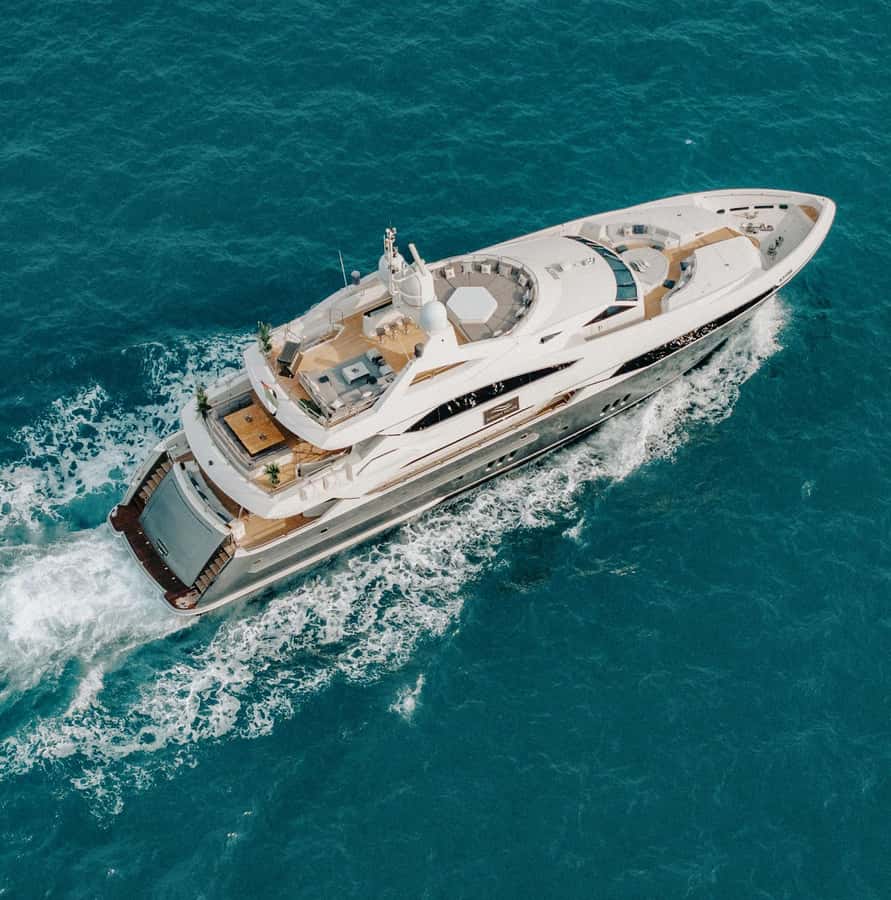 Sunseeker Superyacht: VIP Dinner, Premium Drinks& Live Music - Why this VIP dinner on a Sunseeker feels different