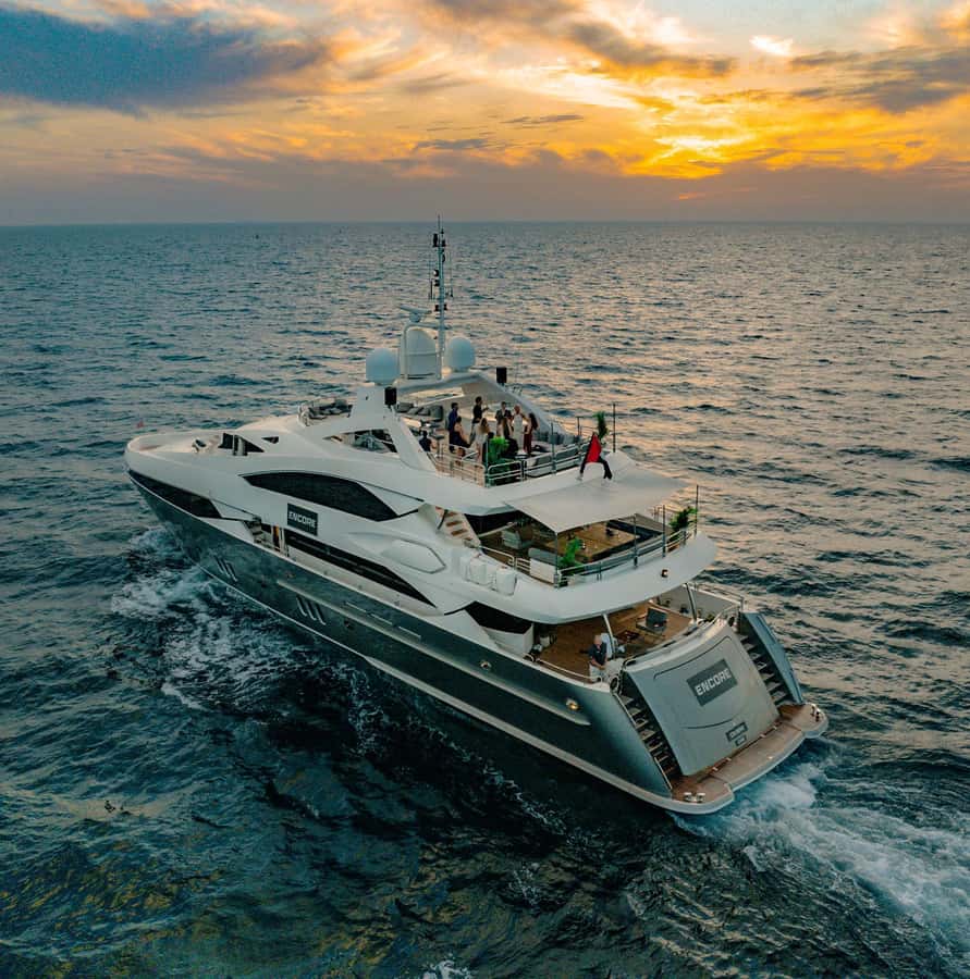 Sunseeker Superyacht: VIP Dinner, Premium Drinks& Live Music - Live DJ, saxophone serenades, and the Sunseeker Party Edition vibe