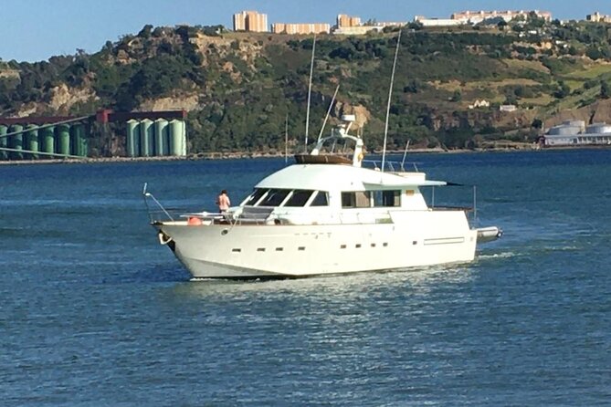 Sunset Cruise Lisbon | VIP Yacht Lisbon Party - The Portuguese discoveries monument: why it’s more than a photo stop