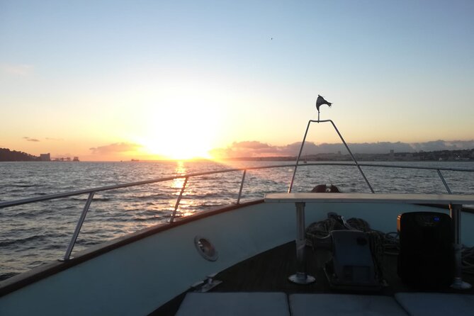 Sunset Cruise Lisbon | VIP Yacht Lisbon Party - The onboard vibe: music, food, and drink